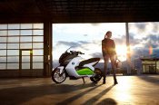 BMW Concept e - skuter na pr�d